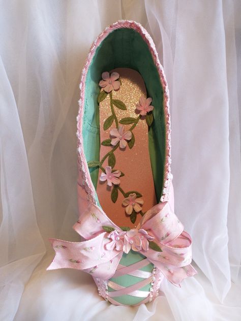 Garland Waltz Decorative Pointe Shoe; Sleeping Beauty 2021(Arianna) Decorated Pointe Shoes, Point Shoe, Ballet Crafts, Sleeping Beauty Ballet, Ballet Decor, Dancer Lifestyle, Ballet Pointe, Ballet Pointe Shoes, Ballet Studio