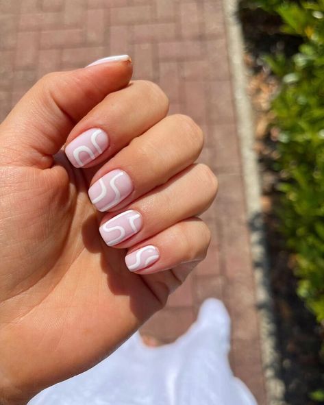 These 22 Short Nail Ideas For Summer 2024 Scream Fun In The Sun Cute Pink Nails, Fall Nail Art Designs, Cute Nails For Fall, Minimal Nails, Short Nails Art, Soft Nails, White Nail, Fall Nail Art, Short Nail Designs