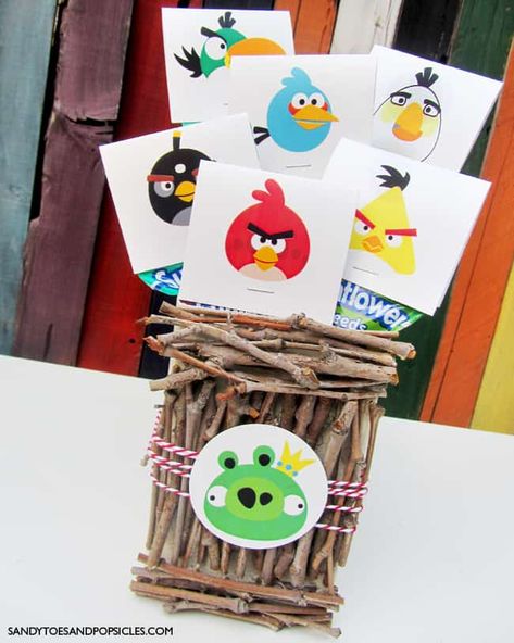 DIY easy Father's Day Gift with your favorite Angry Birds. Unique and great for any dad! Angry Birds Printables, Turkey Bread, Scary Games To Play, Party Games Kids, Star Wars Party Games, Easy Math Games, Birds Printable, Math Card Games, Bread Loaves