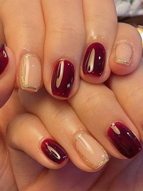 Korean gold glitter accent Nailart Maroon, Korean Winter Style, Burgundy And Gold Nails, Burgundy Nail Designs, Red And Gold Nails, Wine Nails, Korean Winter, Korean Nail Art, Maroon Nails