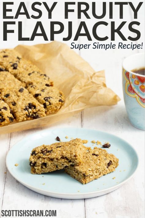 Scottish Flapjacks, Scottish Snacks, Flapjack Recipe Chewy, How To Make Flapjacks, Scottish Baking, Fruity Flapjacks, Scottish Scran, Easy Flapjacks, Flapjacks Recipe