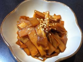 Braised Bamboo Shoots | HirokoListon.com Bamboo Shoots Recipe Chinese Food, Canned Bamboo Shoots Recipe, Asian Pickles, Japanese Vegetables, Bamboo Recipe, Vegetable Meals, Ramen Toppings, Noodle Soups, Ramen Broth