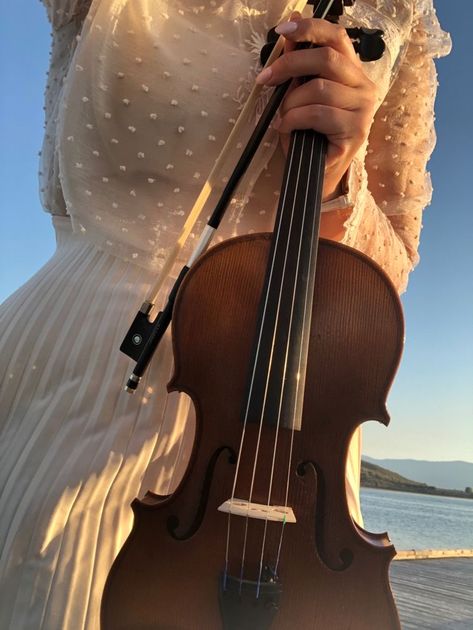 Poppy Litchfield, Violin Photography, Violin Art, Music Motivation, Violin Music, The Violin, Another Love, Music Aesthetic, Violinist