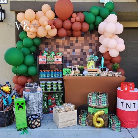 minecraft birthday party Minecraft Backdrop, Baymax Party, Minecraft Balloons, Minecraft Birthday Decorations, Minecraft Birthday Party Ideas, Diy Minecraft Birthday Party, Minecraft Cakes, Minecraft Bday, Minecraft Party Decorations