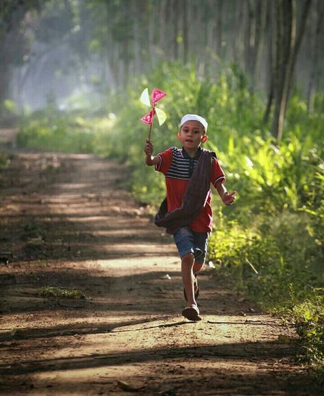 Kumpulan gambar tentang Wallpaper Hd Anak Desa, klik untuk melihat koleksi gambar lain di KibrisPDR Childhood Photography, Human Interest, India Photography, Village Photography, Kerala India, All Food, Creative Painting, Beach Kids, Village Life