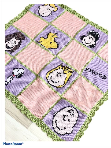 #snoopy #snoopylover #babyblanketcrochet #crocheted #crochet Disney Crochet, Pixel Grid, Bobble Crochet, Baby Snoopy, Granny Square Blanket, Crochet Inspiration, Crochet Items, Crafting Ideas, Crochet Granny