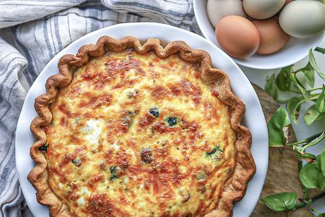 Easy Dill Pickles, Quiche Pie Crust, Flakey Pie Crust, Breakfast Quiche Recipes, Breakfast Meat, Savory Pastry, Breakfast Quiche, Cooked Breakfast, Quiche Recipes