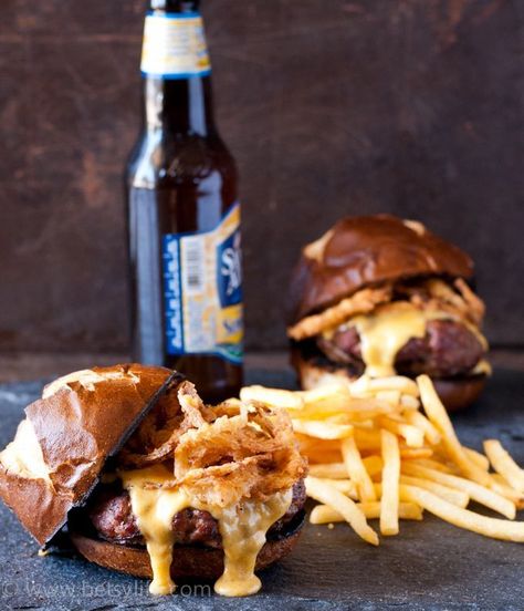 Now this is a man's meal - but that doesn't mean ladies can't enjoy it too! I mean come on, burgers and beer is a match made in heaven. Cheese Burgers, Easy Grilling Recipes, Cooking With Beer, Gourmet Burgers, Crispy Onions, Beer Cheese, Burger And Fries, Burgers Sandwiches, Beer Recipes