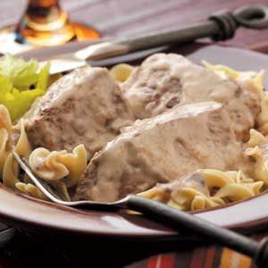 Creamy Swiss Steak - We ate this one so much that we kind of burnt ourselves out on it for a while, but it is still a fav! Swiss Steak Recipes, Swiss Recipes, Swiss Steak, Beef Dinners, Skillet Dinners, Cream Of Mushroom, Southern Food, Dinner Meals, Bariatric Recipes