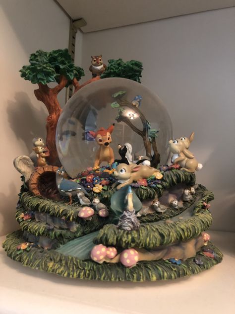 Disney Snow Globes, Snow Globe Collection, Disney Snowglobes, Nostalgia Art, Disney Rooms, Funny Home Decor, Bts Jungkook Birthday, Disney Decor, Crystal Figurines