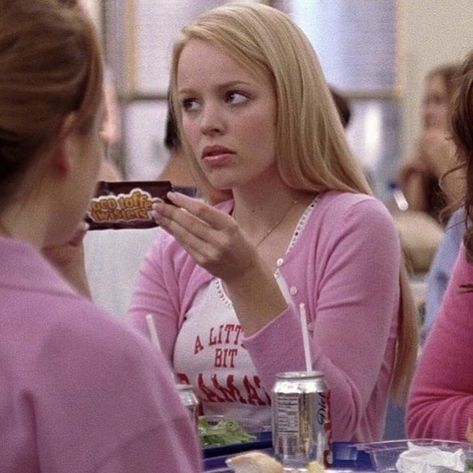 Rachel Mcadams Mean Girls, Mean Girl 3, Mean Girls Aesthetic, Regina George, 2000s Aesthetic, Rachel Mcadams, Fantasias Halloween, Pink Vibes, Aesthetic Women