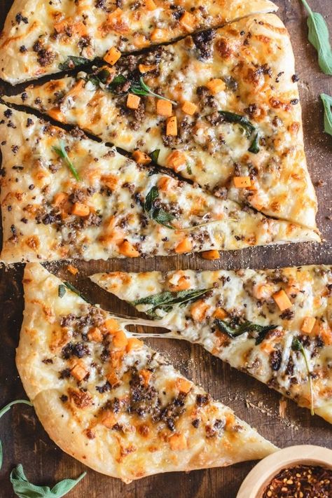 Flatbread pizza with crispy ground sausage, sage leaves and diced sweet potato topped with melted cheese. Fall Pizza Recipes, Crispy Sausage, Sausage And Sweet Potato, Pizza With Sausage, Sausage Sweet Potato, Fall Pizza, Bbq Chicken Flatbread, Chicken Flatbread Pizza, Sweet Potato Pizza