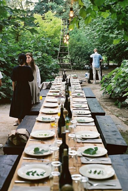 Décor de Provence Kinfolk Dinner, Long Tables, Outdoor Dinner, Dinner With Friends, Long Table, Outdoor Dining Area, Outdoor Party, Garden Table, Outdoor Dining Table