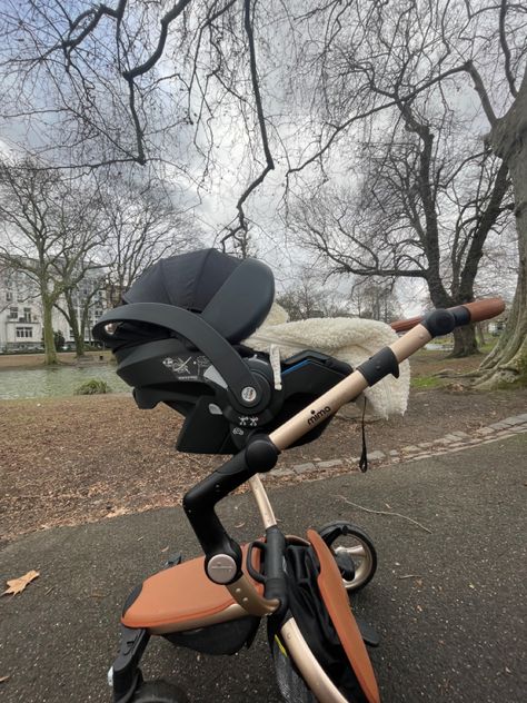 New mamas holla at me!! Navigating the world of baby gear can be tough! So here's why you need this stroller + carseat combo #fashionablestroller #luxurystroller #mimkidsusa #babystroller #babygear #momlife #babyessentials #babyshower #momgear #momblogger #babyfashion #momessentials #babyaccessories.. Carseat Stroller Combo, Car Seat Stroller Combo, Luxury Stroller, Stroller Car Seat, Stroller Cover, Natural Baby, Mom Blogger, Baby Essentials, Baby Gear