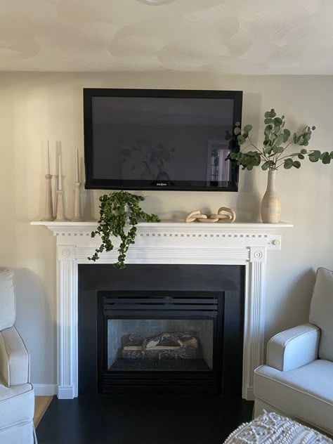 Mantel Decor Under Mounted Tv, Everyday Mantle Decor Modern With Tv, Small Mantel Decorating Ideas With Tv, Tv Mantel Ideas, Fireplace Mantle Decor Under Tv, Chimney Decor With Tv, Minimal Mantle Decor With Tv, Mantle Tv Decor, Living Room Mantle Ideas