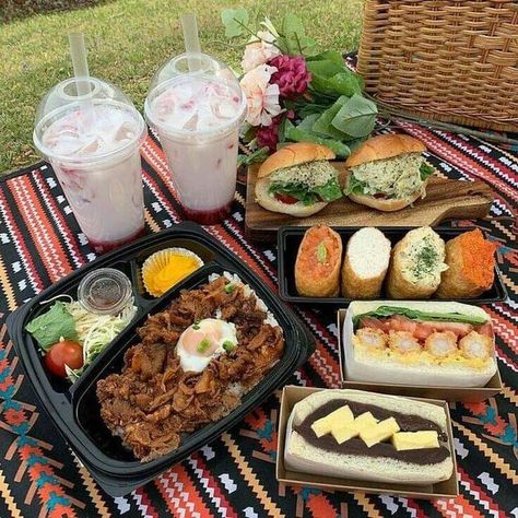 Different Types Of Food, Picnic Date Food, Picnic Food, Picnic Foods, Food Goals, A Picnic, Food Obsession, Cafe Food, Types Of Food