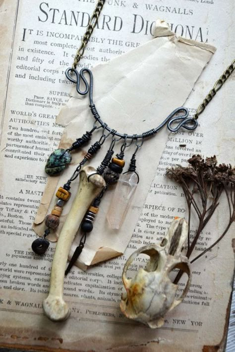 Mundo Hippie, Bone Crafts, Bone Art, Bone Necklace, Bone Jewelry, Animal Bones, Witch Aesthetic, Larp, Jewelry Inspiration