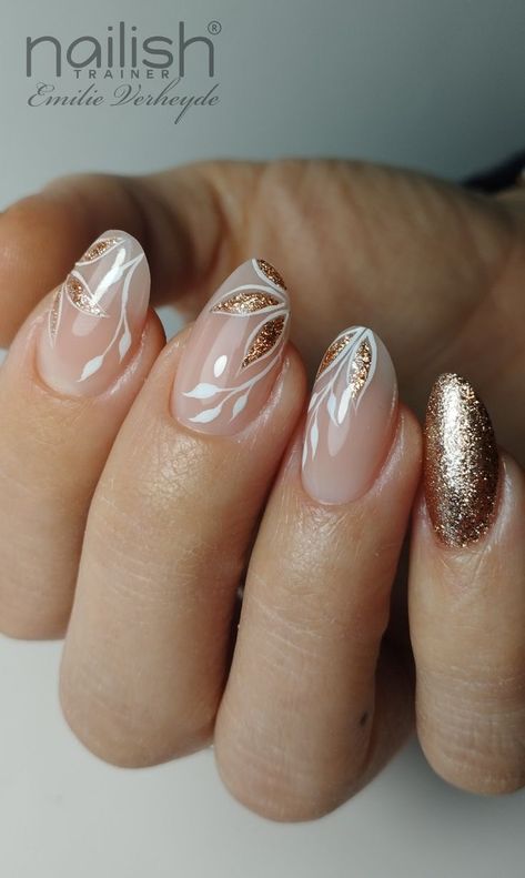 Ivory And Gold Nails, Gold Bridal Nails, Gold Floral Nails, Proposal Nails Ideas, Nail Art Paillette, Fall Nail Inspo, Bridal Nails Designs, Engagement Nails, Bridesmaids Nails