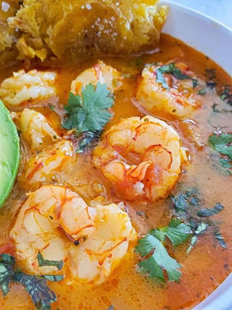 asopao de camarones with tostones and avocado Asopao Recipe, Puerto Rican Shrimp, Shrimp Soup Recipes, Shrimp Stew, Boricua Recipes, Shrimp Soup, Shrimp And Rice, Shrimp Recipes For Dinner, Puerto Rican Recipes