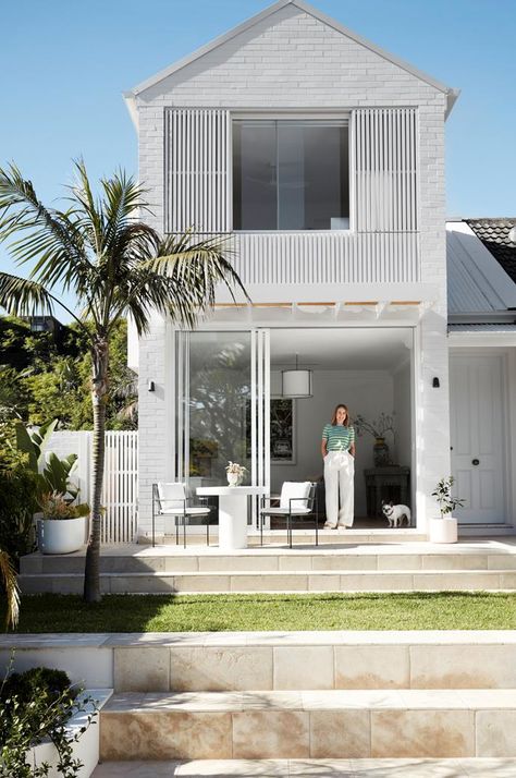 Having pinned down just the look she desired, the owner of this Sydney home backed herself to make it a reality. Take a look inside. Coastal Facade, Indoor Hydroponics, Australia House, Exterior House Remodel, Mcm House, Beach House Exterior, Duplex Design, Coastal Modern, Tropical Resort