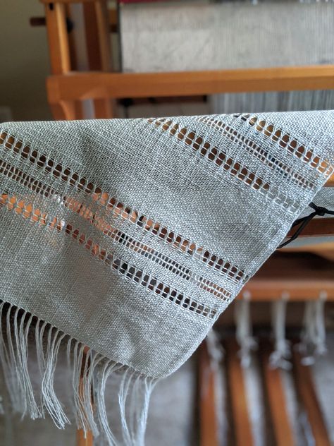 Rigid Heddle Weaving Projects Ideas, Leno Weaving, Leno Weave, Rigid Heddle Weaving Projects, Scarf Diy, Crochet Shawl Diagram, Woven Shawls, Hand Knitting Diy, Embroidery Scarf