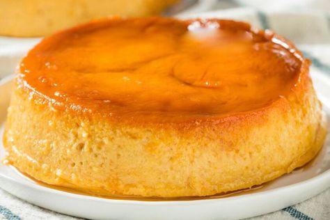 Spanish Dessert Recipes, Flan Au Caramel, Spanish Desserts, Spanish Dishes, Creme Caramel, Puerto Rican Recipes, Flaky Pastry, Latin Food, Almond Cakes