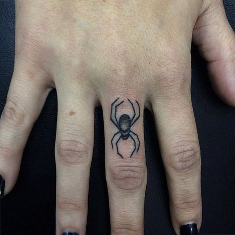 Spider Tattoo On Finger, Finger Spider Tattoo, Spider Finger Tattoo, Teeny Tattoos, Skull Finger Tattoos, Men Finger Tattoos, Spider Tattoos, Herren Hand Tattoos, Tiny Finger Tattoos