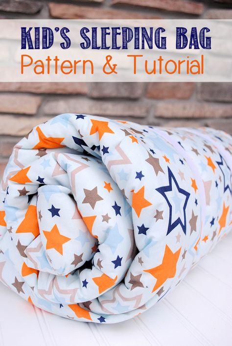 Kids Sleeping Bag Pattern and Tutorial by Crazy Little Projects Kids Sleeping Bag Pattern, Sewing Classes For Beginners, Sleeping Bag Pattern, Diy Sy, Kids Sleeping Bags, Diy Bebe, Beginner Sewing Projects Easy, Navidad Diy, Sleeping Bags