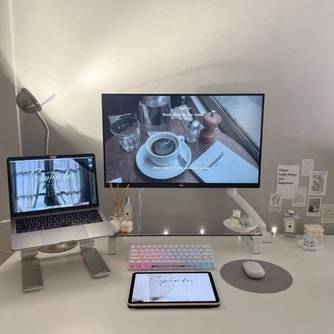 Laptop Monitor Setup Ideas, Monitor And Laptop Desk Setup, Desk Monitor Setup, Laptop And Monitor Desk Setup, Study Desk Ideas, White Desk Setup, School Mood Board, Laptop Setup, Cozy Setup