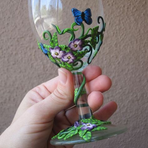 Polymer clay wine glass ~~~AN IDEA FOR DECORATING VOTIVE CANDLE GLASSES~~~ Polymer Clay Wine Glasses, Decorated Glasses, Springtime Crafts, Diy Fimo, Glasses Inspiration, Fimo Polymer Clay, Polymer Crafts, Fimo Clay, Sculpting Clay