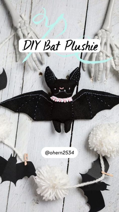 DIY Bat Plushie | Sewing projects, Diy halloween decorations, Felt toys Bat Diy, Plushie Ideas, Felt Plushie, Craft Halloween, Halloween Sewing, Diy Towels, Folded Fabric Ornaments, Felt Crafts Diy, Animal Sewing Patterns