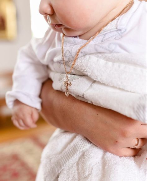 Baptism Aesthetic, Baptismal Picture Ideas, Baptismal Photos, Baptism Photoshoot Ideas, Baptism Photography Ideas, Baptism Photoshoot, Christian Veils, Baptism Pictures, Baptism Photography