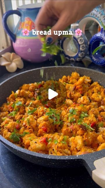 Sudha - Suds cooks on Instagram: "Bread 🍞 Upma - a favorite and a much requested breakfast at my house…lots of veggies and flavors, bachelor friendly too, give it a go!   ☀️ I used 8-9 bread slices here ☀️ bread already has salt usually, so add only very little in the Upma!  ☀️ best to make this Upma with bread that’s not fresh   #upma #southindianvegetarian #southindianfood #breakfast #bangalorefoodblogger" Bread Upma Recipe, Bread Upma, Upma Recipe, South Indian Food, Healthy Vegetarian, Vegan Breakfast, My House, Vegan Vegetarian, Food Blogger