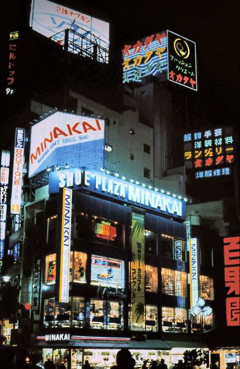 #japan #neon #neoncity Japan 80's Aesthetic, Asian City, 80s Japan, Tokyo Aesthetic, Neo Tokyo, Tokyo Night, Showa Era, 80s Aesthetic, Japan Aesthetic