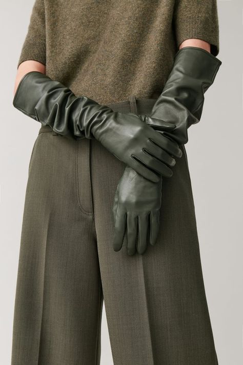 Leather Gloves Outfit, Gloves Outfit, Long Leather Gloves, Green Gloves, Elegant Gloves, Big Scarf, Gloves Fashion, Gloves Design, Black Leather Gloves