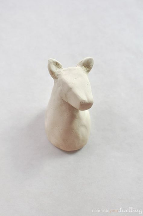 Fun and easy to make DIY Air Dry Clay Animal Heads! Add color and personality to yours. Delineate Your Dwelling Clay Deer, Mini Clay Pot Crafts, Sculpture Animal, Animal Inspiration, Diy Air Dry Clay, Air Dry Clay Projects, Pottery Painting Designs, Clay Diy Projects, Clay Crafts Air Dry