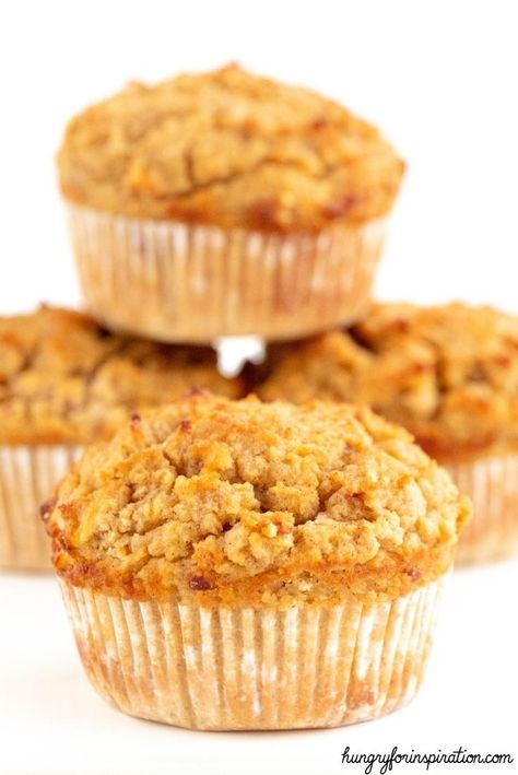 Easy Keto Apple Cinnamon Muffins Low Carb Oatmeal Muffins, Keto Apple Cinnamon Muffins, Low Carb Apple Muffins, Keto Apple Dessert Recipes, Keto Apple Muffins, Keto Apple Cinnamon, Keto Pastries, Keto Apple Recipes, Keto Pastry