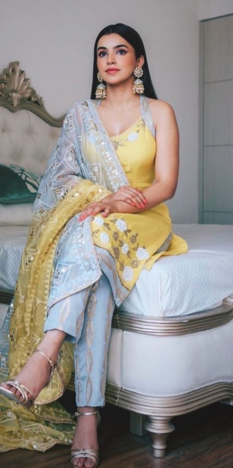 Ankita Sharma, Salwar Suit Ankita Sharma, Female Clothes Outfits, Kurta Dress, Kurti Designs Party Wear, Salwar Suit, Traditional Sarees, Priyanka Chopra, Beautiful Smile Women, Indian Designer Wear