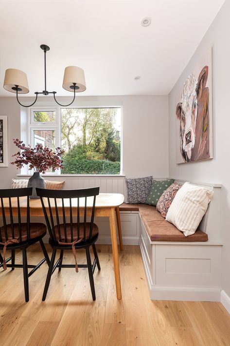 Bar Banquette, Built In Banquette Seating, Kitchen Seating Area, Modern Kitchen Bar, Pantry Utility, Corner Bench Seating, Bench Seating Kitchen, Seating In Kitchen, Kitchen Design Tips