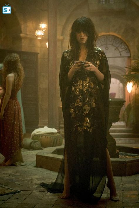 Emerald City Tv Series, Medieval Witch, Trailer Images, Witch Of The West, Triple Goddess, Witch Costume, Emerald City, Movie Costumes, Story Inspiration