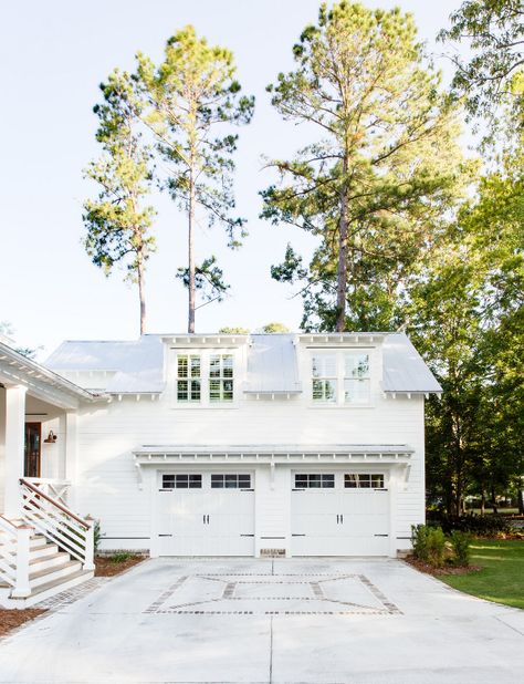 Farmhouse Garage Door, Coastal Farmhouse Home, Garage Door Modern, White Garage, Lowcountry Style, Farmhouse Garage, Door Metal, Home Bunch, Garage Remodel