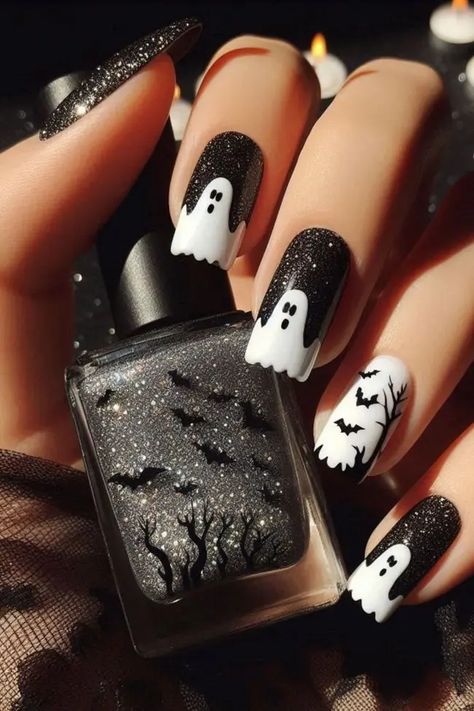 Top 50 Bright and Spooky Halloween Nails Designs to Try in 2024 Ghost Nail Designs, Spooky Nail Ideas, Fun Halloween Nails, Halloween Nail Ideas, Halloween Manicure, Halloween Nails Easy, Cute Pumpkins, Cute Halloween Nails, Black Designs