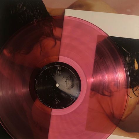 Harry Styles Pink Vinyl, Hs1 Vinyl, Vinyl Disk Aesthetic, Fangirl Room, Harry Styles Pink, Harry Styles Vinyl, Cd Aesthetic, Harry Core, Perfect Handwriting