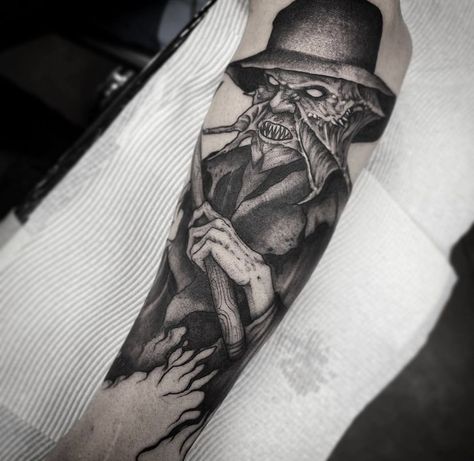 Jeepers Creepers Tattoo Design, Sinister Tattoos, Jeepers Creepers Tattoo, Horror Tattoo Designs, Tattoo Leggings, Best Neck Tattoos, Horror Movie Tattoos, Egyptian Tattoo Sleeve, Movie Tattoos