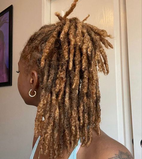 Golden Brown Locs Black Women, Blonde Locs On Dark Skin, Honey Brown Dreads, Honey Blonde Locs Black Women, Honey Blonde Locs, Golden Locs, Locs Colors, Brown Locs, Blonde Locs