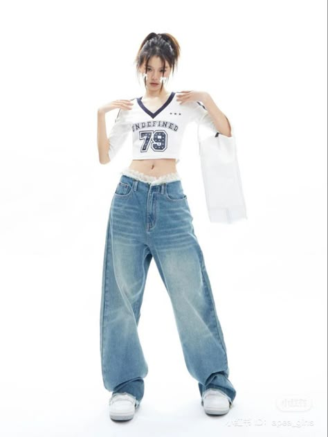 White And Denim Kpop Outfit, Y2k Dance Outfit, New Jeans Fashion Kpop, New Jeans Omg Outfits, New Jeans Inspired Outfit, New Jeans Style Kpop, New Jeans Outfit, New Jeans Fashion, Practice Outfits