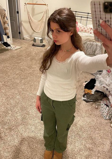 Erika Diane, Melissa Miller, Cargo Pants Outfits, Cargo Pants Outfit, Cute Lazy Day Outfits, Fits Clothes, Lazy Day Outfits, Girl Fits, Aesthetic Fashion