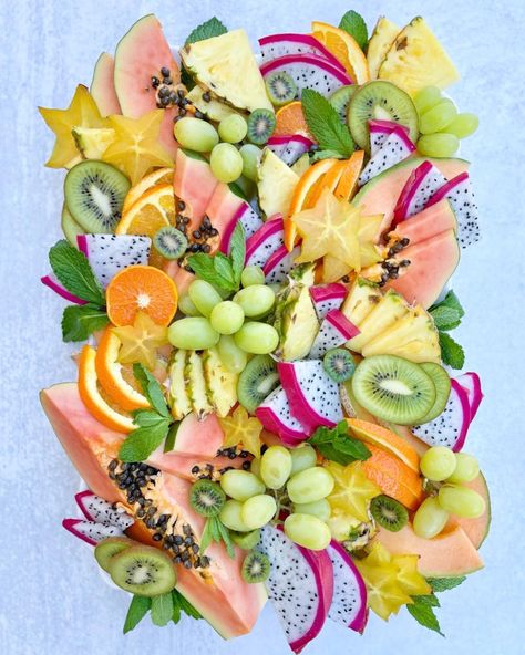 Tropical Fruit Tray Party Ideas, Luau Fruit Platter, Tropical Fruit Board, Tropical Cheese Board, Tropical Dinner Party Food, Tropical Food Display, Fruit Cheese Board, Tropical Charcuterie Board Ideas, Tropical Charcuterie Board