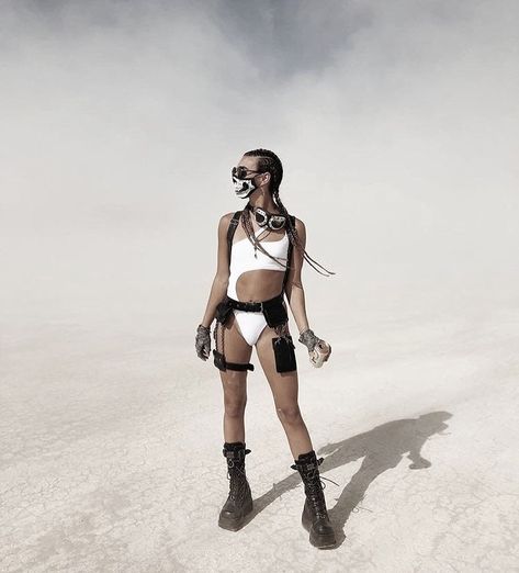 Mad Max Aesthetic, Burner Girls, Burning Man Girls, Max Aesthetic, Afrika Burn, Burning Men, Rave Fits, Burning Man Costume, Man Outfit