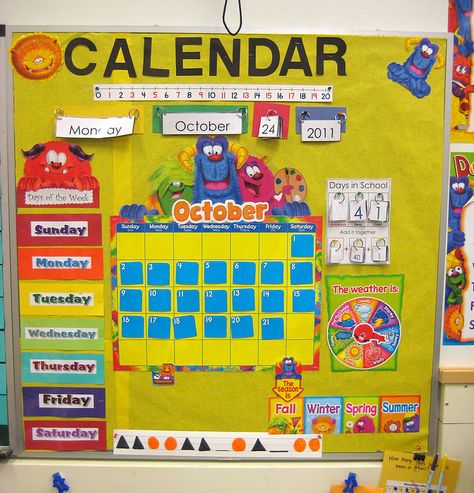 calender board School Welcome Bulletin Boards, Calender Ideas, Kindergarten Calendar, Preschool Calendar, All About Me Preschool, Calendar Math, Preschool Circle Time, Prek Classroom, Calendar Board